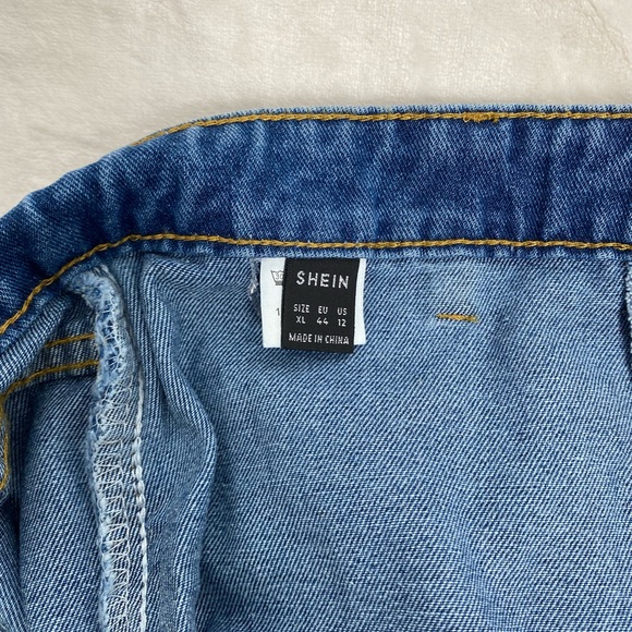 NWT Buttoned Front Pocket Patched Raw Hem Denim Skort (Size XL) - Picture 7 of 8